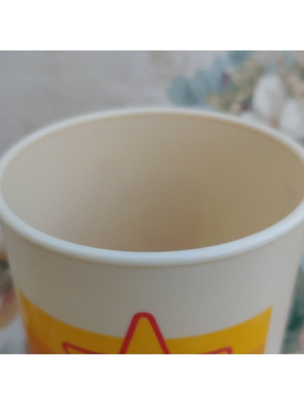Carl's Jr Vintage Collectible Plastic Drinking Cup with Yellow Superstar Design - Picture 9 of 15